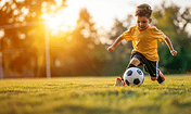 创意草地上踢足球的小男孩运动儿童人物