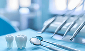 创意检查牙齿的医疗设备牙科检查门诊体检