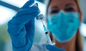 创意护士打疫苗准备特写针筒打针注射药瓶疫苗