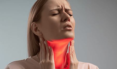 创意喉咙痛的女士医疗健康疾病甲状腺生病