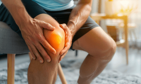 创意膝盖疼痛的男子医疗健康