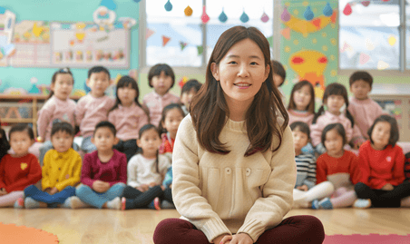 创意亚洲人老师和儿童在幼儿园教育早教上课