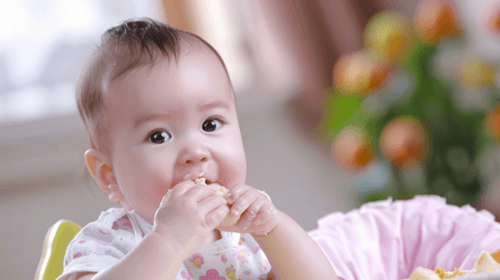 亲子母婴人像正在吃饭的婴儿摄影3
