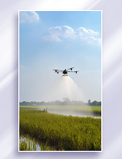 无人机飞行灌溉浇水洒水打农药喷洒肥料农田田地里35