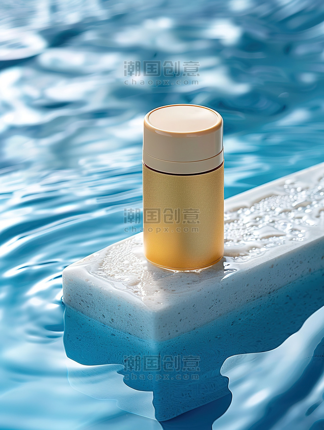 水面水边的金色化妆品瓶夏天夏季美妆化妆品拍摄摄影图